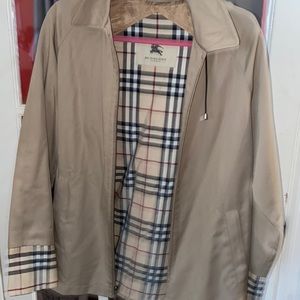 Burberry beige trench medium